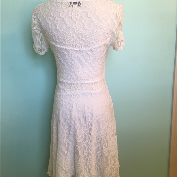 🕊 WHITE LACE DRESS WITH UNDERLINING - Picture 7 of 8